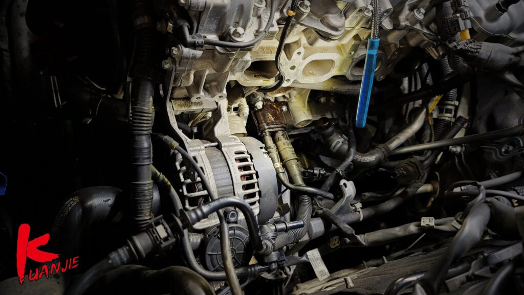 BENZ W205 C180 M274 高速水溫拉高升高引擎亮燈漏水處理 電子節溫器 電子水泵浦 岐管積碳清洗拆裝