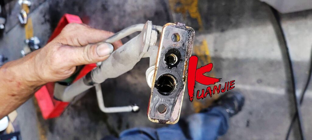 VW CADDY C3 油門沒反應 加速無力 排氣管冒白煙 引擎燈螺旋燈亮 ERG更換