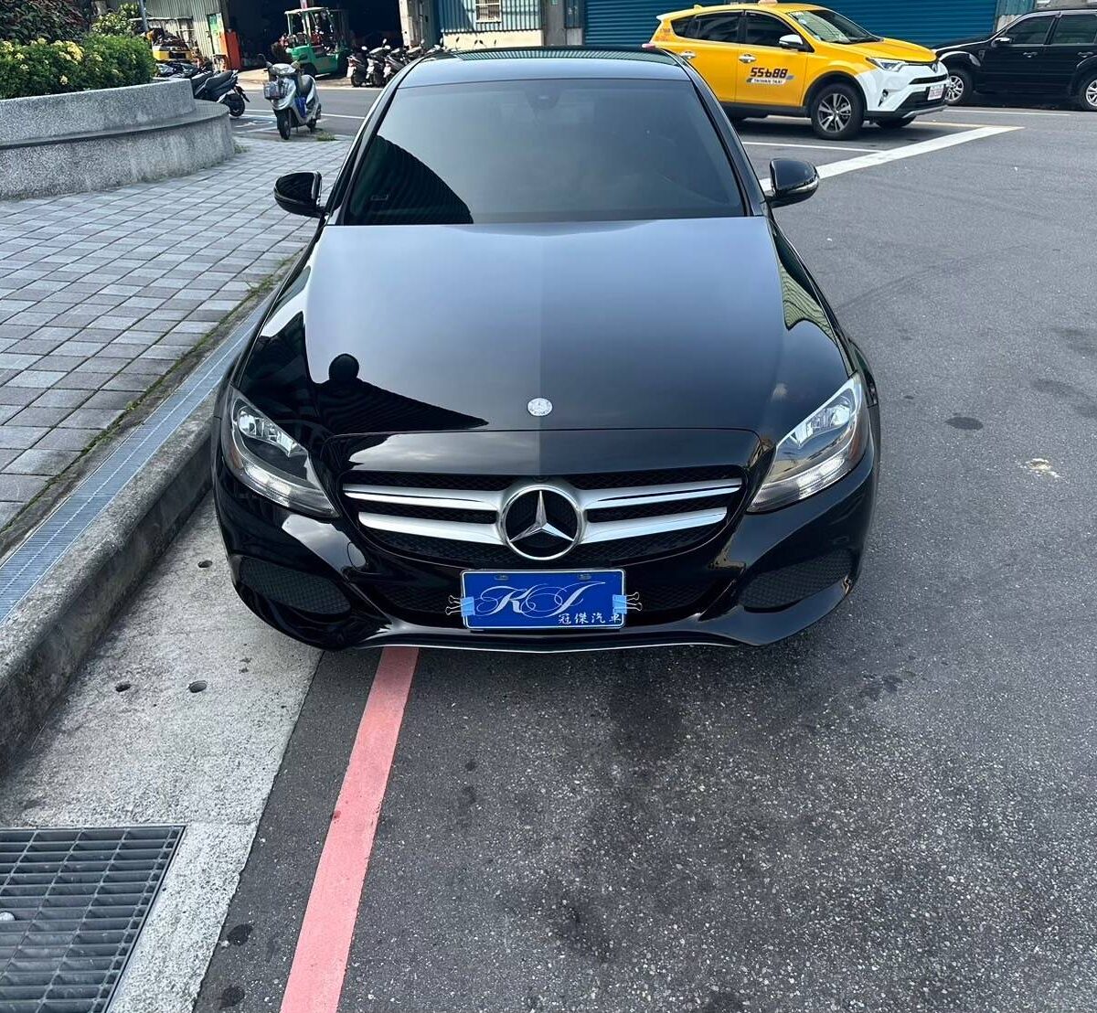 2016/08 BENZ C300 W205 2.0CC 賓士外匯車中古車買賣