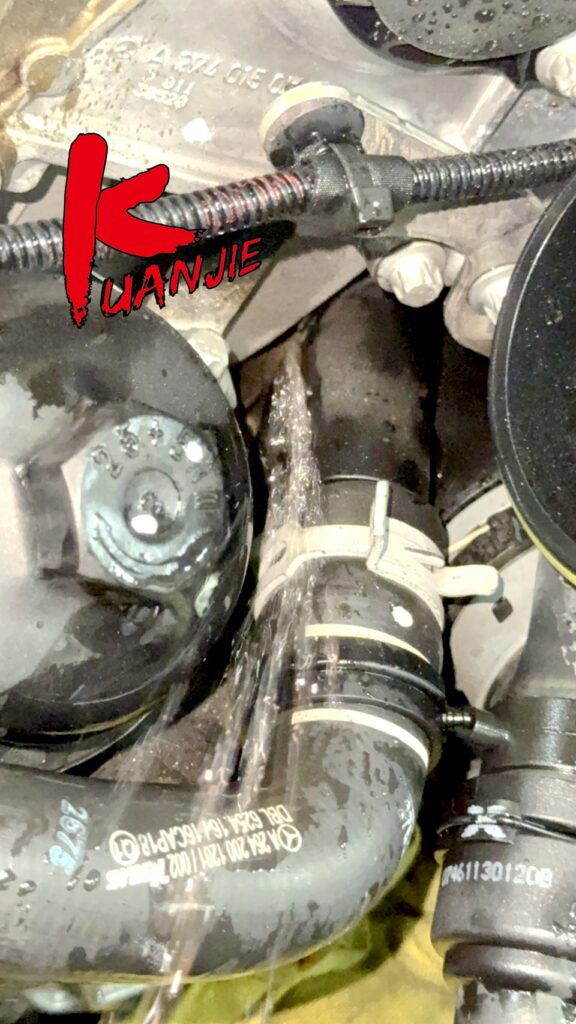 BENZ E200 W213 M264引擎燈亮 溫度過高 漏水處理 水管更換