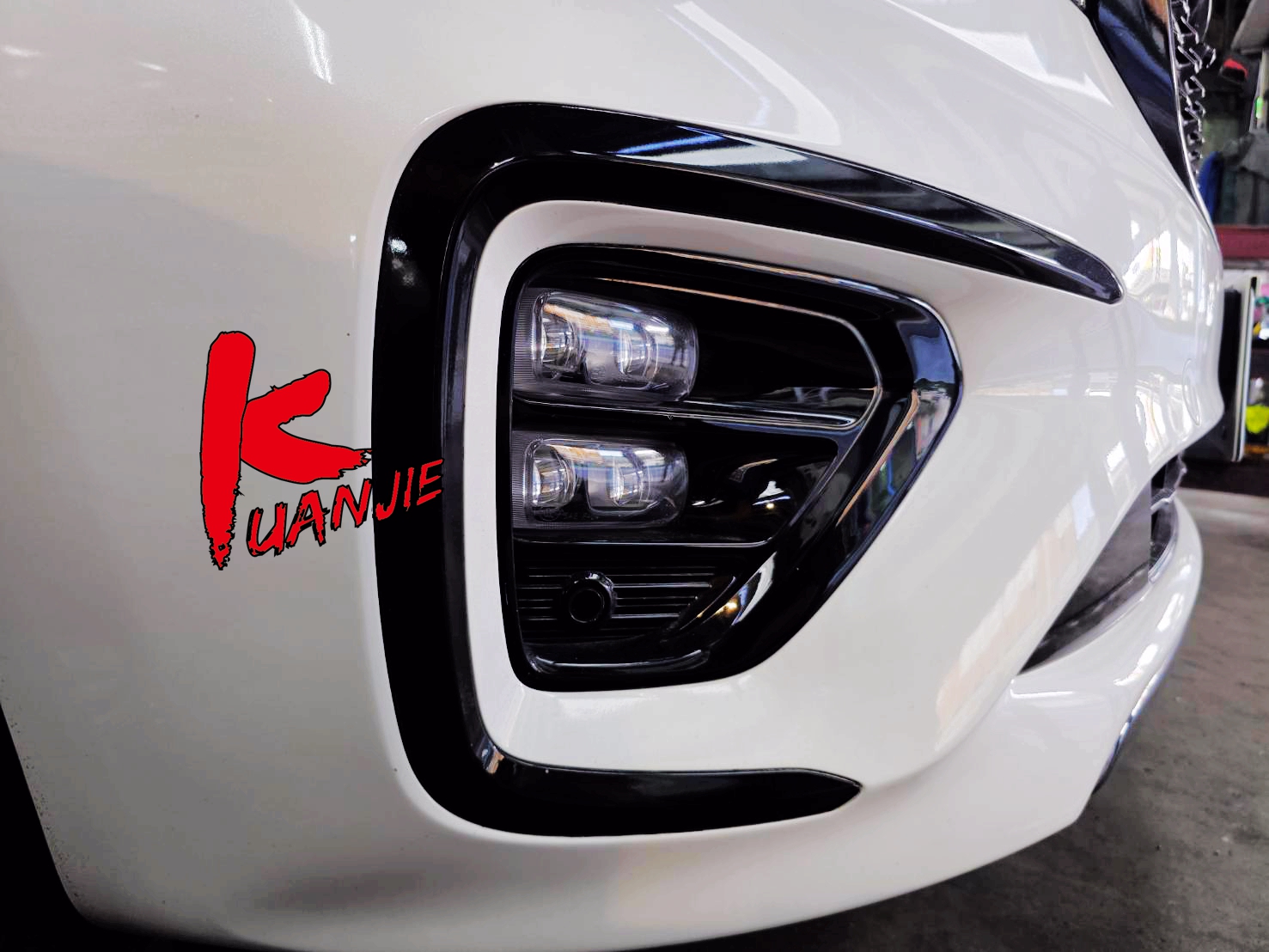 2019 kia carnival 2.2 tdi 前保護罩烤漆 前保險桿烤漆 (前霧燈出風口裝飾條烤漆)