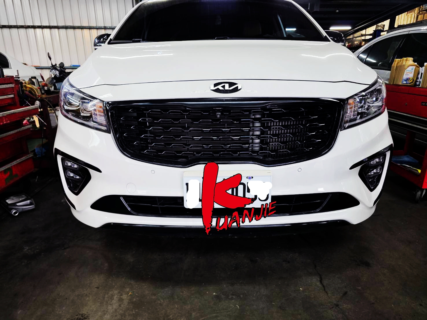 2019 kia carnival 2.2 tdi 前保護罩烤漆 前保險桿烤漆 (前霧燈出風口裝飾條烤漆)