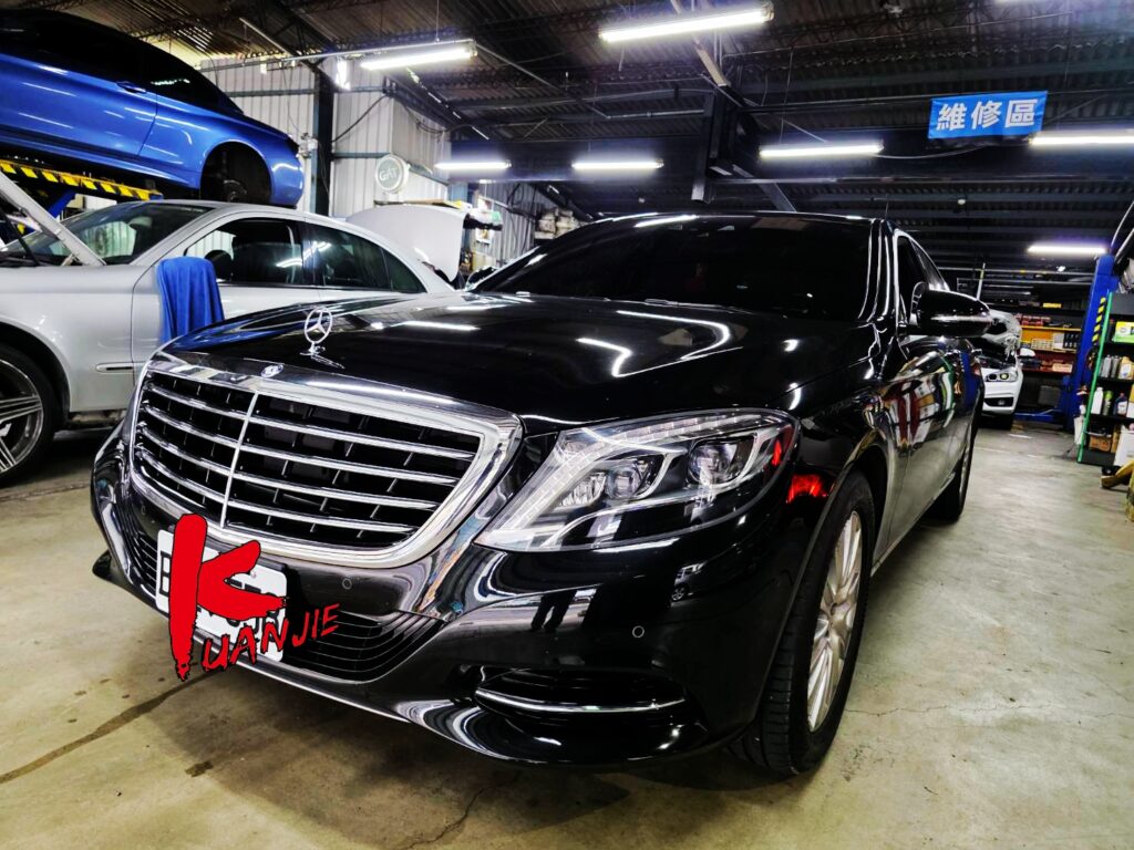 BENZ W222 S350中央螢幕沒顯示，倒車沒畫面 螢幕變黑