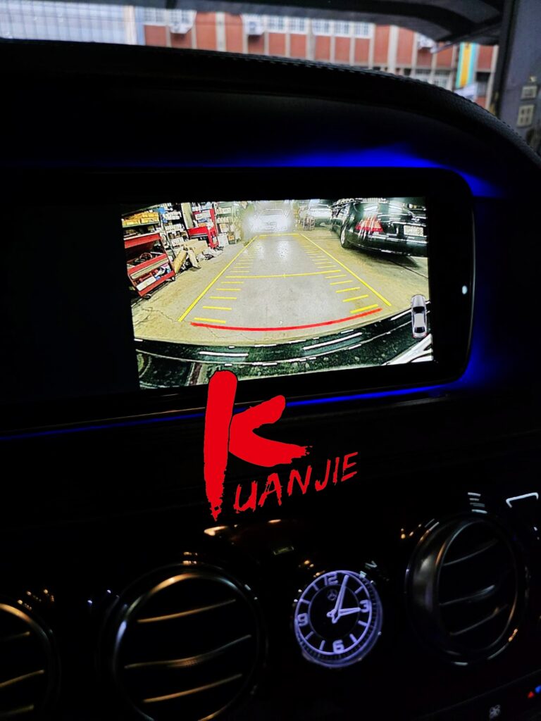 BENZ W222 S350中央螢幕沒顯示，倒車沒畫面 螢幕變黑