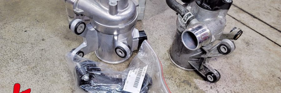 BENZ W205 C180 M274 高速水溫拉高升高引擎亮燈漏水處理 電子節溫器 電子水泵浦 岐管積碳清洗拆裝